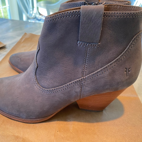 Frye Reina Rory Ankle Bootie in Jean (gray) 7.5 *Flaw* - Picture 2 of 7